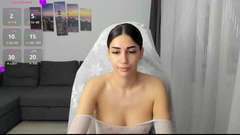 kimi_ivy online show from November 30, 2025, 4:49 am