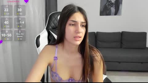 kimi_ivy online show from December 17, 2025, 4:18 am