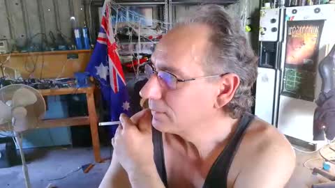 kimintheshed online show from December 3, 2025, 9:51 am