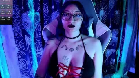   online show from October 26, 2025, 1:28 pm