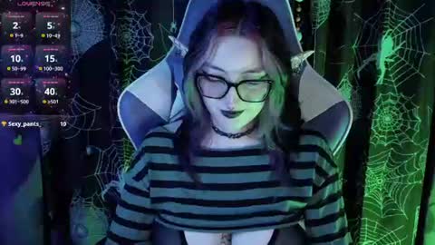 Kim Lennox online show from July 14, 2026, 2:12 pm
