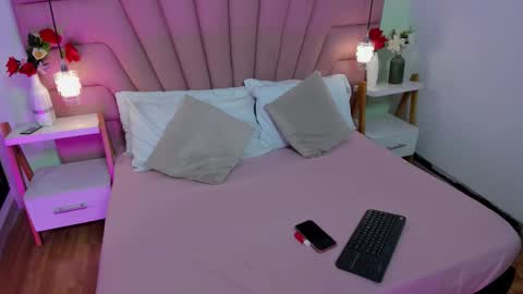 Snapshot of kimluna1 chatting on February 6, 2026, 3:44 am kimluna1 online show from February 6, 2026, 3:44 am