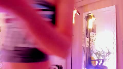 Snapshot of kimmcarter chatting on September 18, 2025, 2:35 am Kimm online show from September 18, 2025, 2:35 am