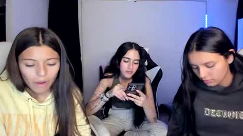 Snapshot of kimmi_foxy chatting on February 10, 2025, 11:34 pm kimmi online show from February 10, 2025, 11:34 pm