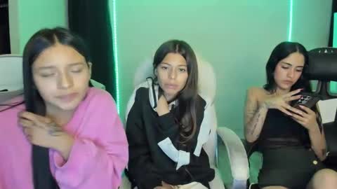 Snapshot of kimmi_foxy chatting on February 11, 2025, 11:22 pm kimmi online show from February 11, 2025, 11:22 pm