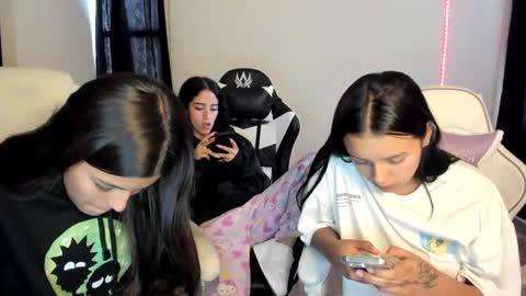 Snapshot of kimmi_foxy chatting on February 24, 2025, 10:25 pm kimmi online show from February 24, 2025, 10:25 pm