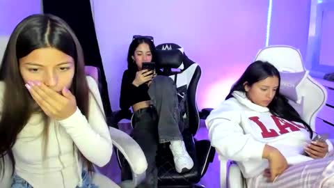 Snapshot of kimmi_foxy chatting on March 12, 2025, 11:33 pm kimmi online show from March 12, 2025, 11:33 pm