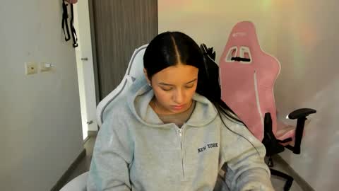 Snapshot of kimmi_foxy chatting on September 19, 2025, 8:20 pm kimmi online show from September 19, 2025, 8:20 pm
