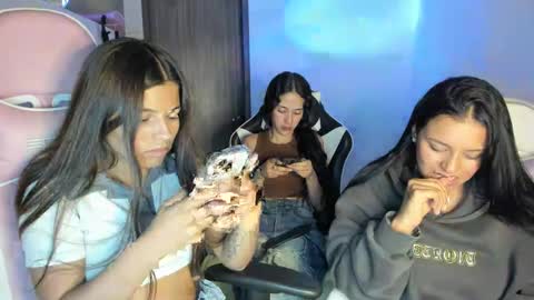 Snapshot of kimmi_foxy chatting on September 30, 2025, 11:10 pm kimmi online show from September 30, 2025, 11:10 pm