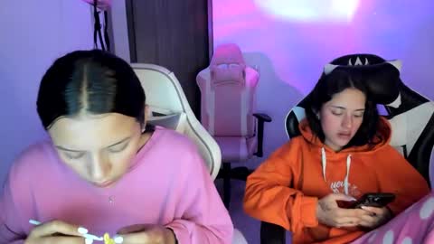 Snapshot of kimmi_foxy chatting on October 1, 2025, 11:22 pm kimmi online show from October 1, 2025, 11:22 pm