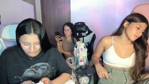 Snapshot of kimmi_foxy chatting on October 3, 2025, 11:35 pm kimmi online show from October 3, 2025, 11:35 pm