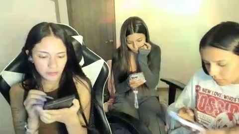 Snapshot of kimmi_foxy chatting on October 29, 2025, 11:39 pm kimmi online show from October 29, 2025, 11:39 pm