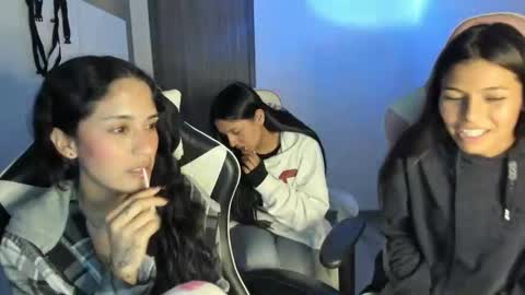 Snapshot of kimmi_foxy chatting on November 5, 2025, 11:16 pm kimmi online show from November 5, 2025, 11:16 pm