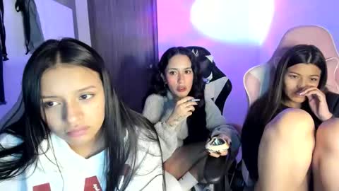 Snapshot of kimmi_foxy chatting on November 20, 2025, 11:15 pm kimmi online show from November 20, 2025, 11:15 pm