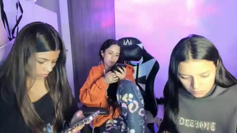 Snapshot of kimmi_foxy chatting on December 2, 2025, 11:45 pm kimmi online show from December 2, 2025, 11:45 pm