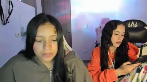 Snapshot of kimmi_foxy chatting on December 3, 2025, 11:25 pm kimmi online show from December 3, 2025, 11:25 pm