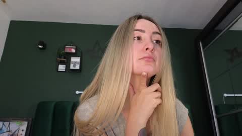 Kimmie online show from December 24, 2024, 8:05 pm