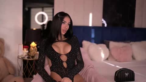 Kim online show from October 25, 2025, 2:13 pm