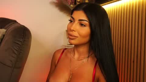 Snapshot of kimybroox chatting on June 26, 2026, 10:25 pm Andreea online show from June 26, 2026, 10:25 pm
