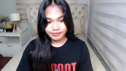 Snapshot of kina_greyx chatting on July 4, 2026, 5:35 am kina online show from July 4, 2026, 5:35 am