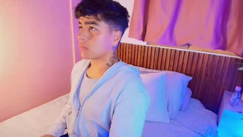 Snapshot of king_azahell chatting on December 18, 2025, 3:12 am king help me reach 100 likes online show from December 18, 2025, 3:12 am