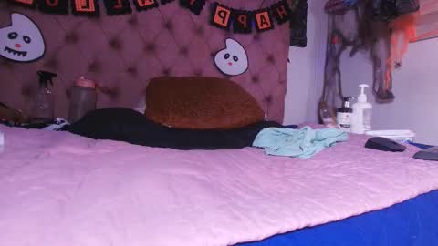 Bella online show from October 24, 2025, 3:14 am