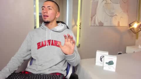Snapshot of king_dante_ chatting on December 3, 2024, 7:44 pm King Dante online show from December 3, 2024, 7:44 pm