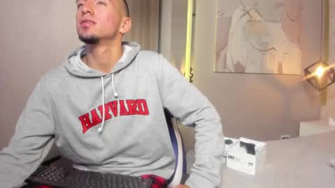 Snapshot of king_dante_ chatting on December 3, 2024, 10:51 pm King Dante online show from December 3, 2024, 10:51 pm