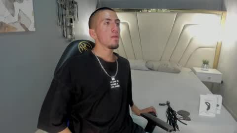 Snapshot of king_dante_ chatting on December 7, 2024, 5:31 pm King Dante online show from December 7, 2024, 5:31 pm
