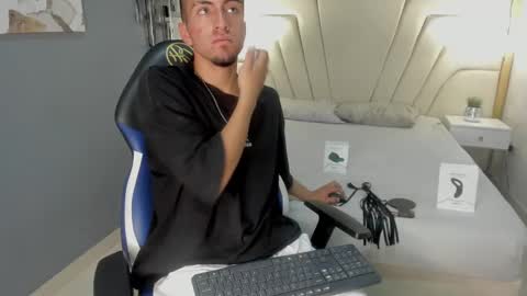 Snapshot of king_dante_ chatting on December 7, 2024, 8:38 pm King Dante online show from December 7, 2024, 8:38 pm