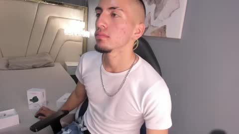 Snapshot of king_dante_ chatting on December 14, 2024, 12:01 am King Dante online show from December 14, 2024, 12:01 am