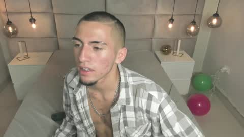 Snapshot of king_dante_ chatting on December 30, 2024, 2:42 am King Dante online show from December 30, 2024, 2:42 am