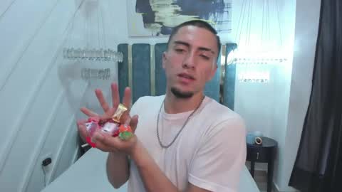 Snapshot of king_dante_ chatting on January 16, 2025, 10:34 pm King Dante online show from January 16, 2025, 10:34 pm