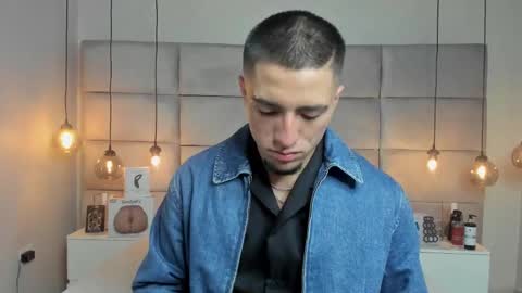 Snapshot of king_dante_ chatting on February 12, 2025, 9:54 pm King Dante online show from February 12, 2025, 9:54 pm