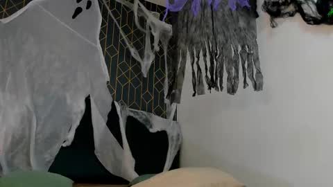 Angel Falconer online show from October 30, 2025, 2:46 am