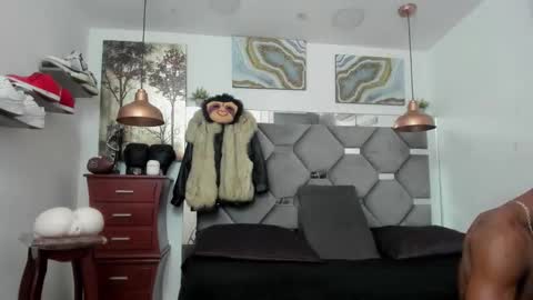 Snapshot of king_fitt_ chatting on November 13, 2025, 12:15 pm HOT MEN BLACK online show from November 13, 2025, 12:15 pm