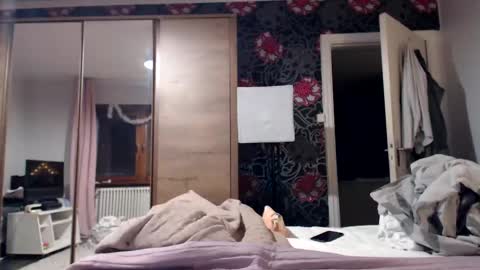 Snapshot of kingandprincess chatting on December 22, 2024, 4:38 pm sexysexyhotwetpinkredpussy online show from December 22, 2024, 4:38 pm