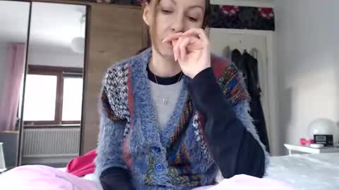sexysexyhotwetpinkredpussy online show from June 3, 2026, 6:02 pm