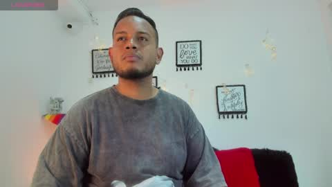 Snapshot of kingg_jay chatting on July 2, 2026, 12:00 pm kingg_jay online show from July 2, 2026, 12:00 pm
