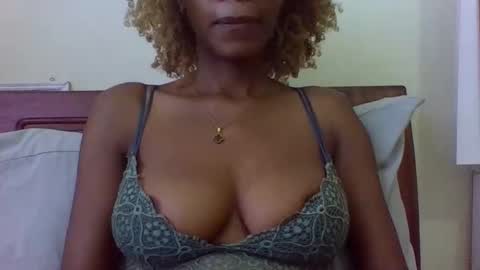 Snapshot of kingrena chatting on February 19, 2026, 10:33 am Rena-sexy online show from February 19, 2026, 10:33 am