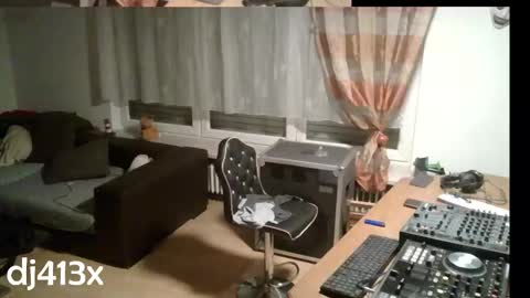 Snapshot of kinky_413x chatting on February 19, 2026, 12:28 am kinky_413x online show from February 19, 2026, 12:28 am