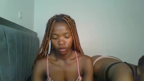 kinky_aria online show from November 19, 2025, 11:43 am