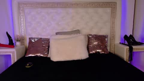 Snapshot of kinky_courtney chatting on January 17, 2025, 1:04 am Courtney online show from January 17, 2025, 1:04 am