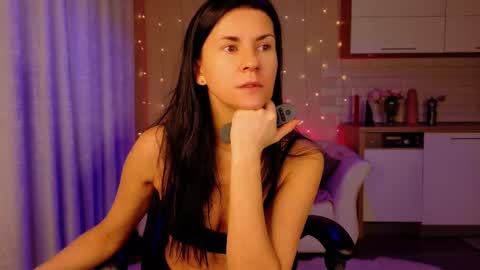 Snapshot of kinky_courtney chatting on February 24, 2025, 12:09 am Courtney online show from February 24, 2025, 12:09 am