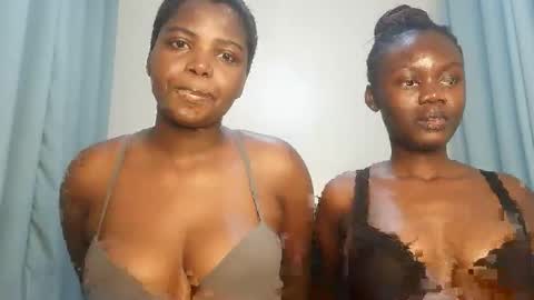 Snapshot of kinky_lola1 chatting on October 1, 2025, 1:33 am Lola online show from October 1, 2025, 1:33 am