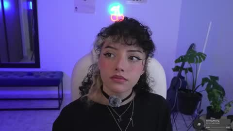 Snapshot of kinky_mj chatting on November 19, 2025, 6:30 pm Mary your fav curly girl online show from November 19, 2025, 6:30 pm
