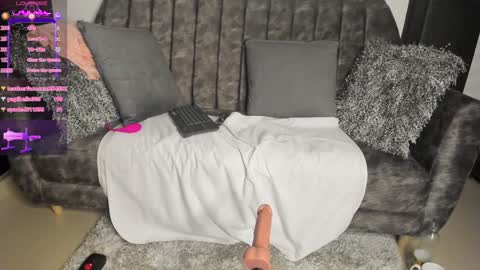 Snapshot of kinky_polar chatting on December 12, 2024, 5:10 am Polar online show from December 12, 2024, 5:10 am