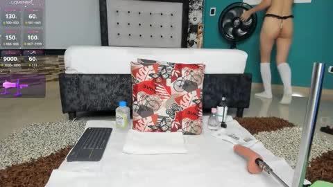 Snapshot of kinky_polar chatting on November 18, 2025, 3:23 am Polar online show from November 18, 2025, 3:23 am