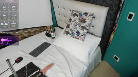 Snapshot of kinky_polar chatting on January 15, 2026, 4:17 am Polar online show from January 15, 2026, 4:17 am