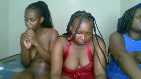 Snapshot of kinky_roey chatting on February 5, 2025, 12:20 am kinky_roey online show from February 5, 2025, 12:20 am